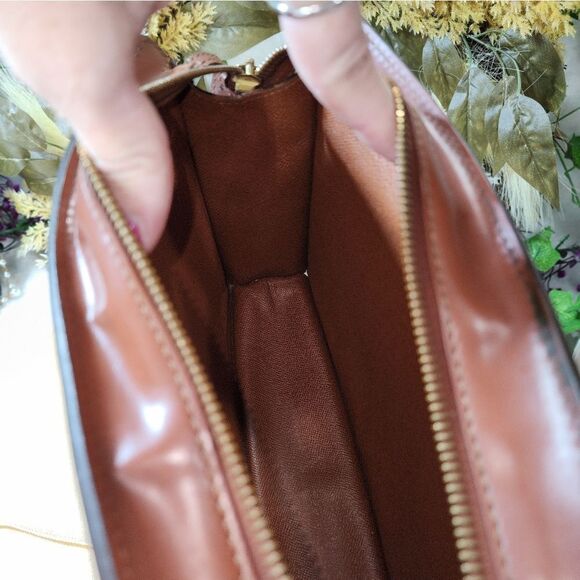 Authentic Louis Vuitton Monogram Toiletry Pouch with Dust Bag - Picture 14 of 17